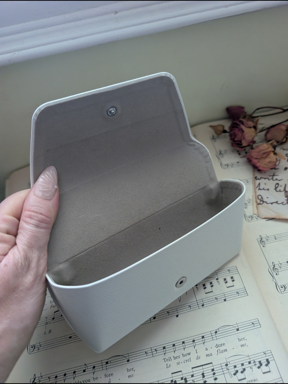 Michael Kors White Sunglasses Case - Picture 7 of 7